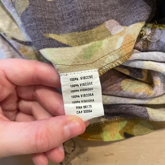 Graphic print Anthropologie blouse size medium - Picture 3 of 4